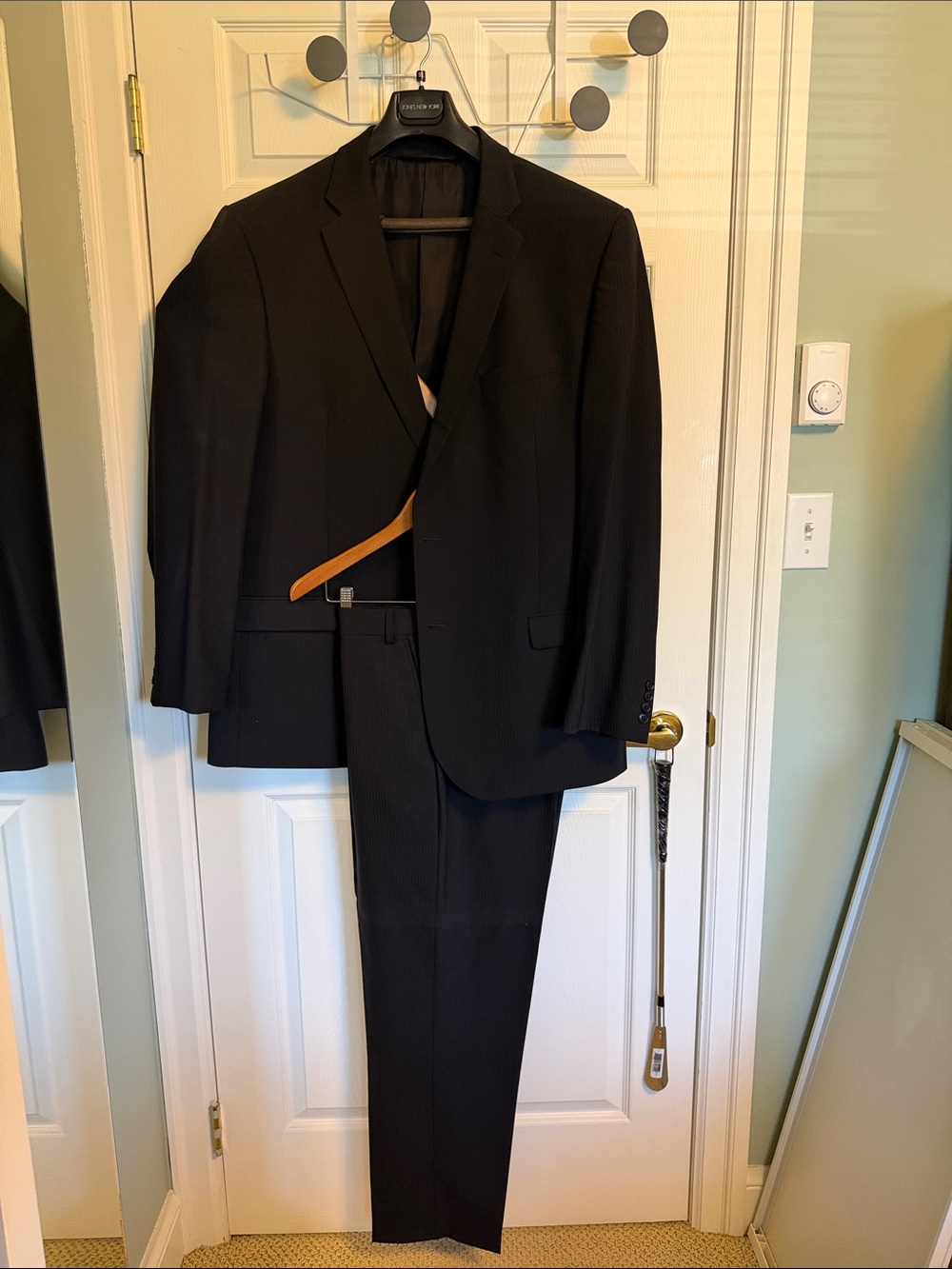 Jones NY 50T pure virgin wool men’s suit